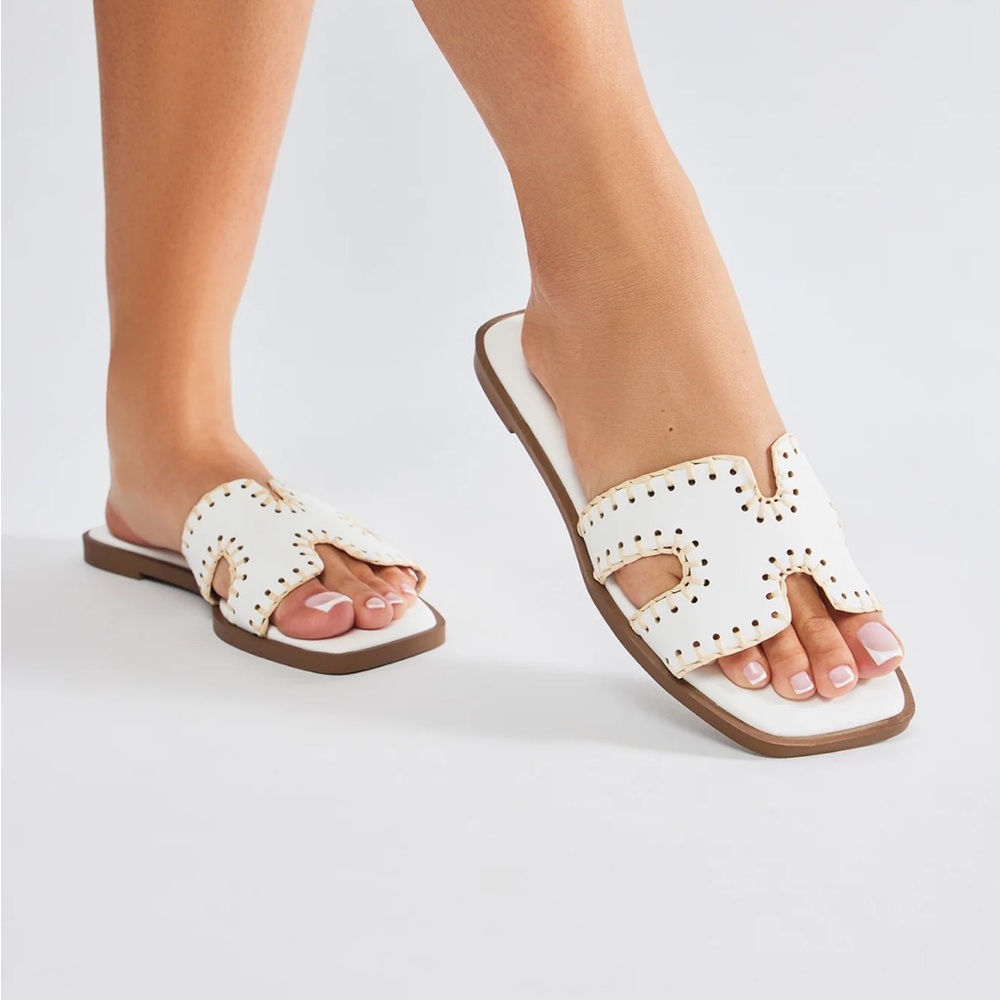 Flats sandals